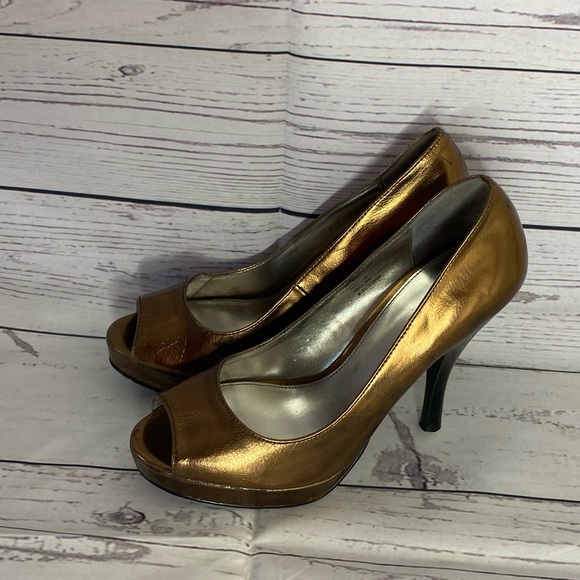 Calvin Klein Heels 👠 - Picture 2 of 3